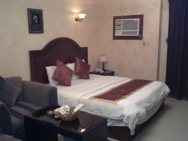 Aparthotel Al Baron Palace Khobar à Nadinah Extérieur photo
